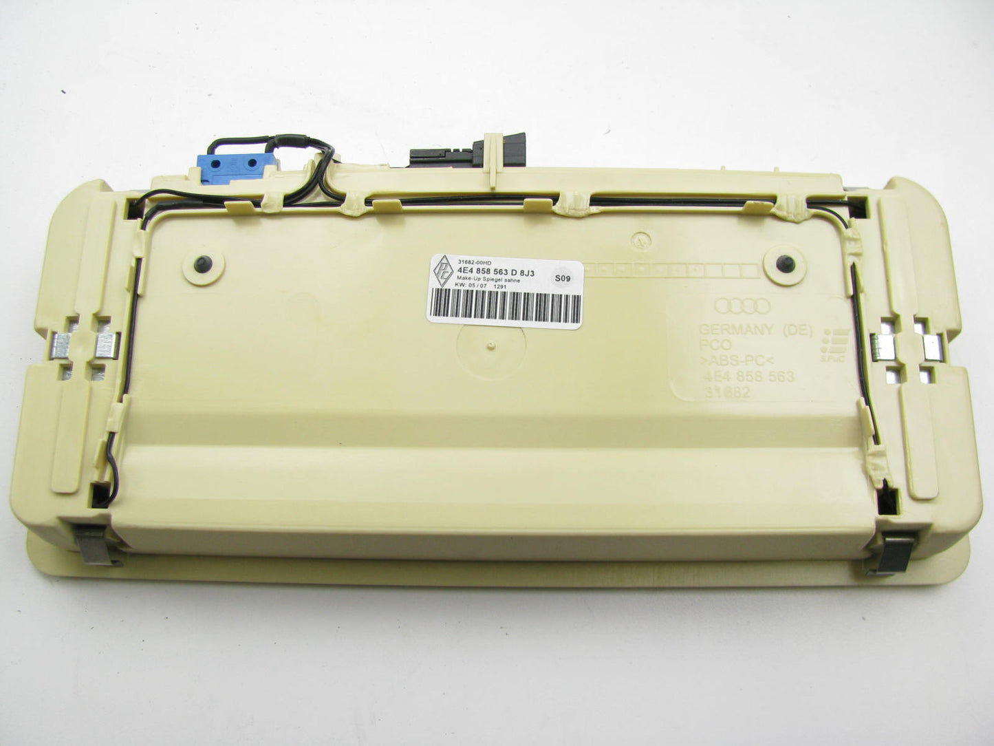 NEW - OEM Genuine Audi Rear Roof Vanity Doom Lamp Light For 04-10 A8 Quattro