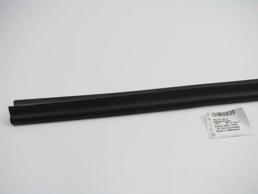 NEW - OEM GENUINE Upper Radiator Weatherstrip Seal 2007-11 Audi S6 4F0121331C