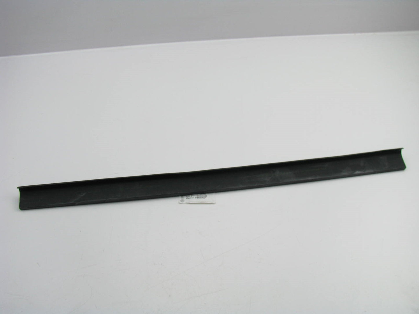 NEW - OEM GENUINE Upper Radiator Weatherstrip Seal 2007-11 Audi S6 4F0121331C
