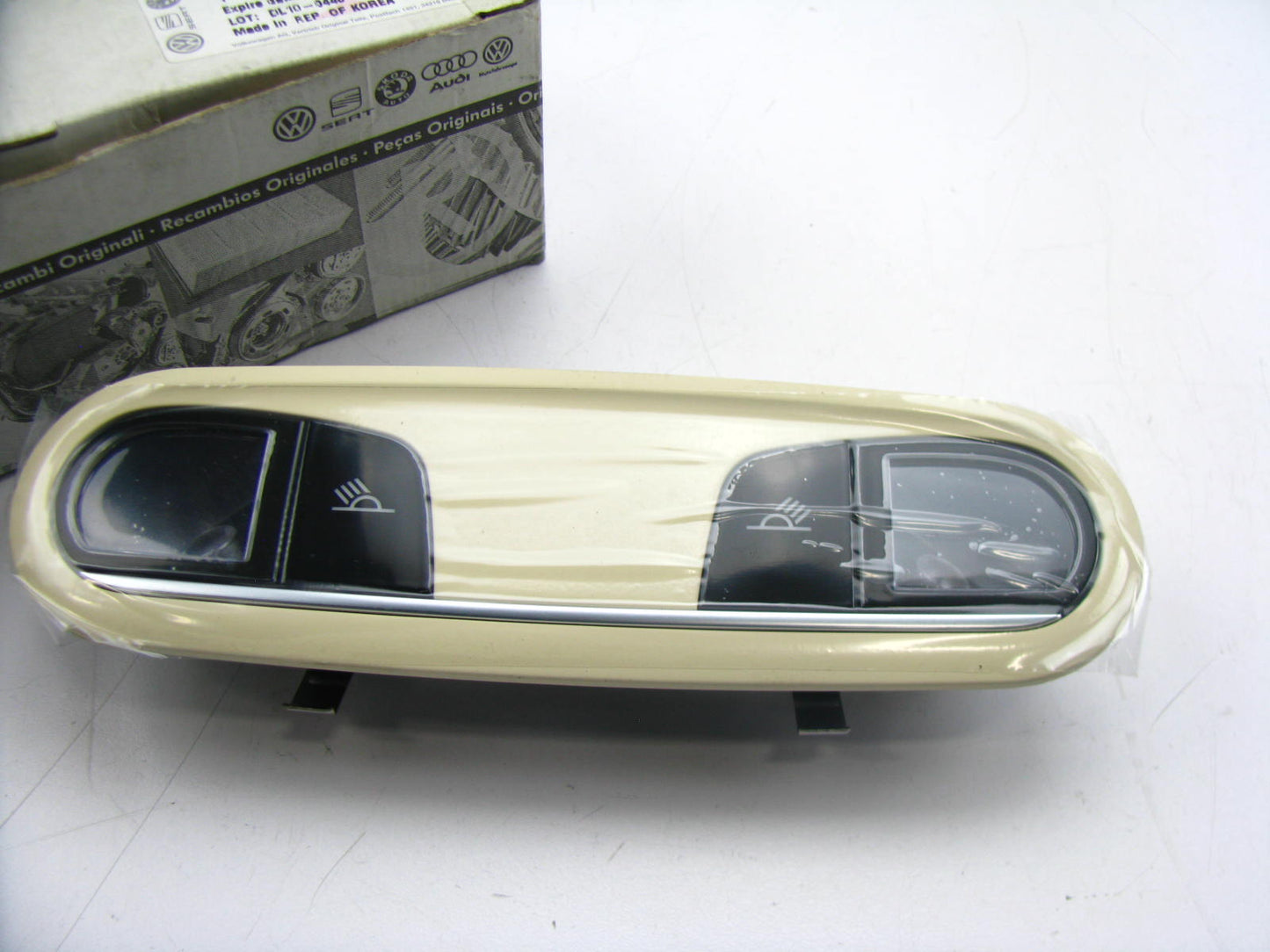 NEW GENUINE OEM Vw Audi 4G0-947-111-A-BF1 Dome Lamp Map Reading Light SILK BEIGE