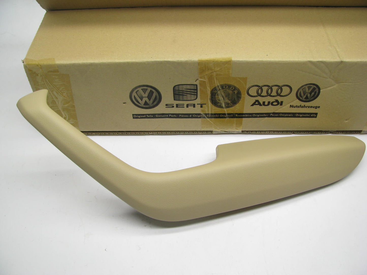 NEW OEM RH Front Door Armrest Beige 4G0867174-EM4 For 2012-2015 Audi A6