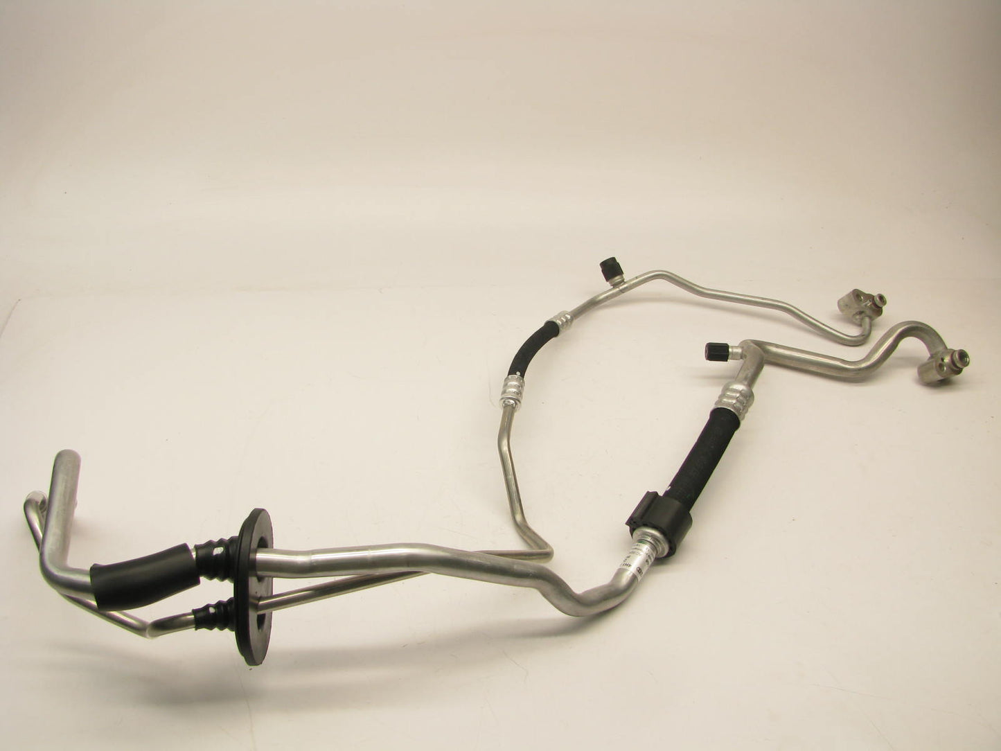 NEW OEM Vw Audi A/C Refrigerant Liquid Suction Line Hose 14-15 A8 Quattro