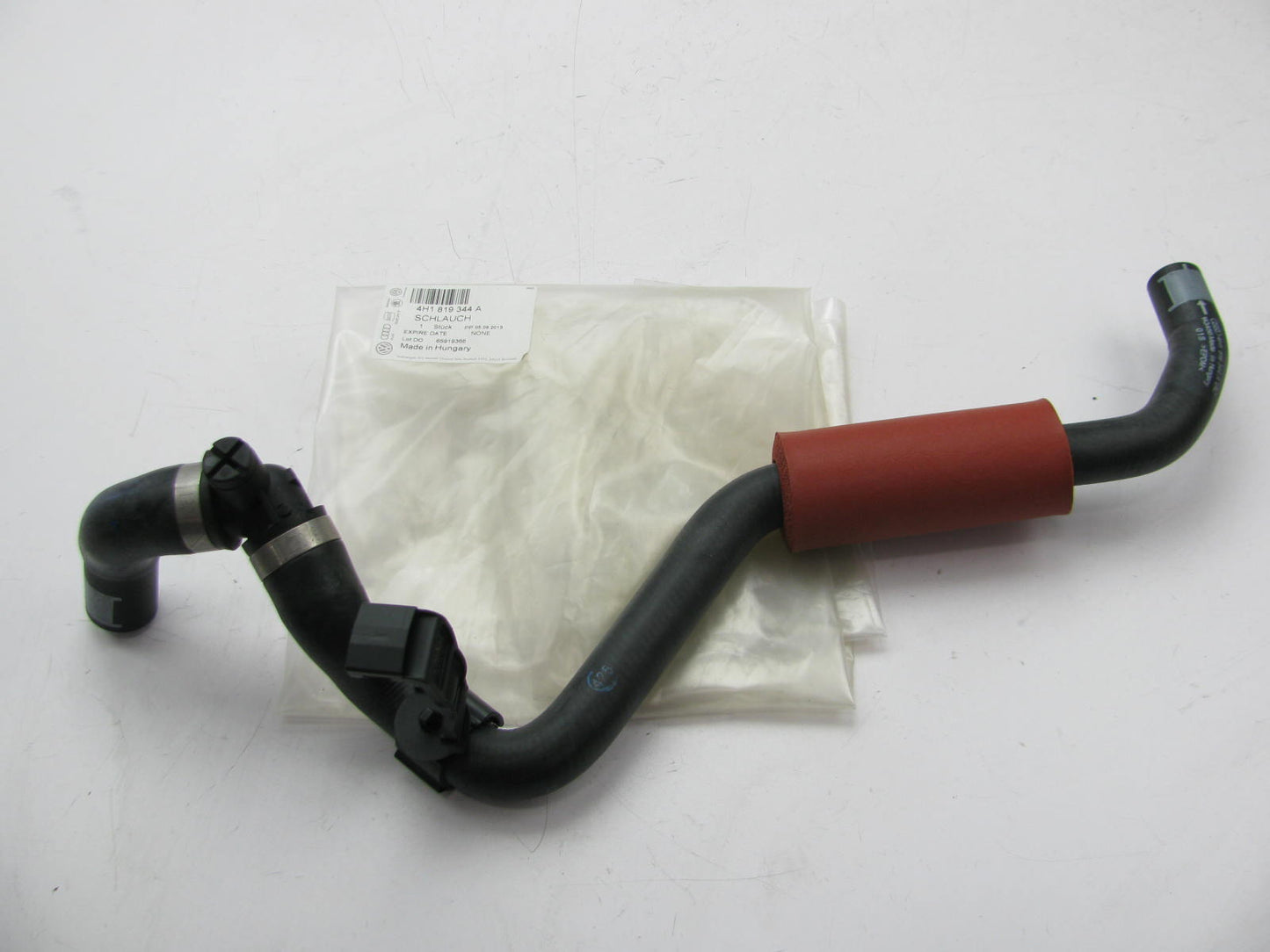 New Genuine OEM Audi Molded Heater Hose Pump To Core For 15-17 A8 S8 4H1819344A
