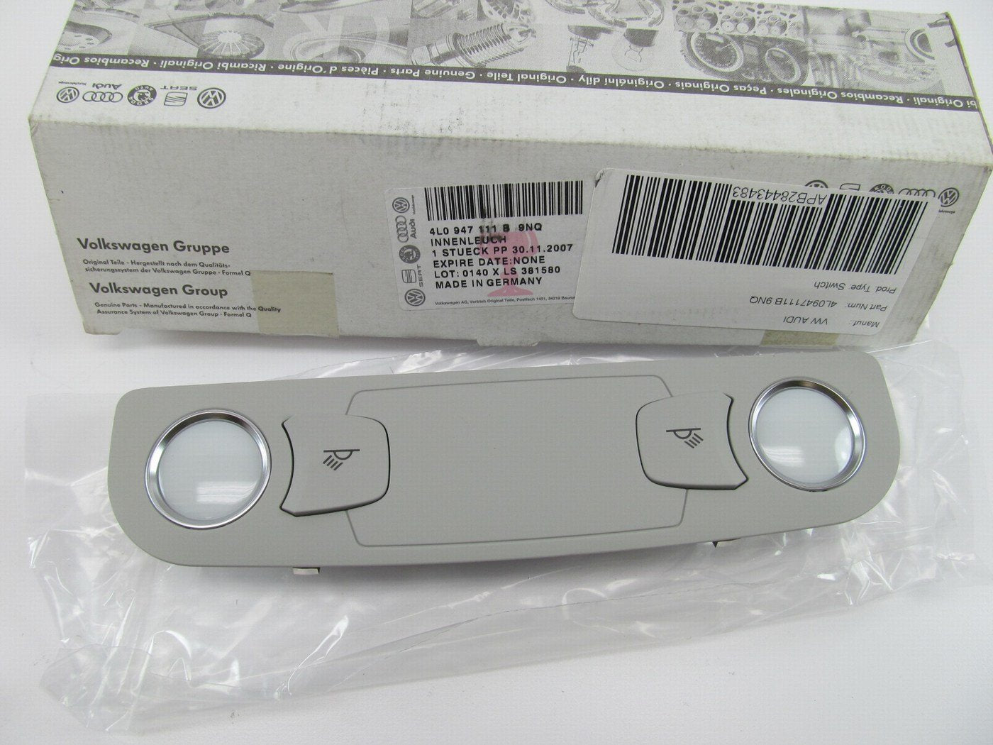 NEW GENUINE Silver Dome Lamp Map Reading Light OEM VW 4L0947111B 9NQ