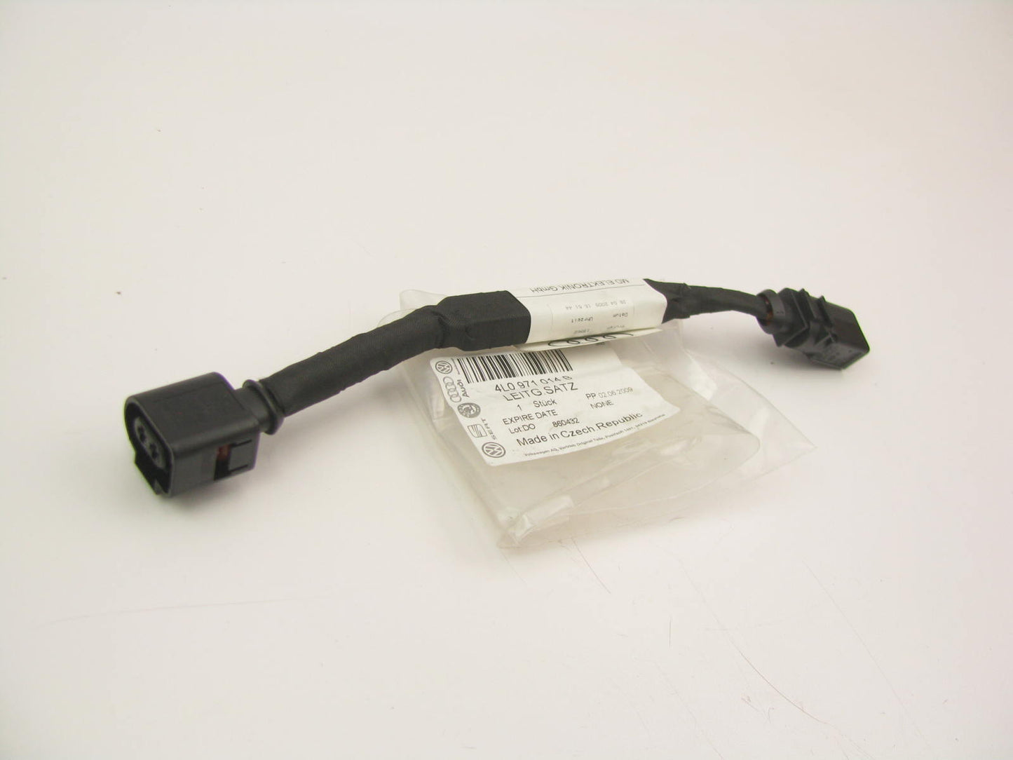 NEW - OEM VW Audi 4L0971014B Fuel Pump Adapter Wiring Harness For 07-10 Touraeg