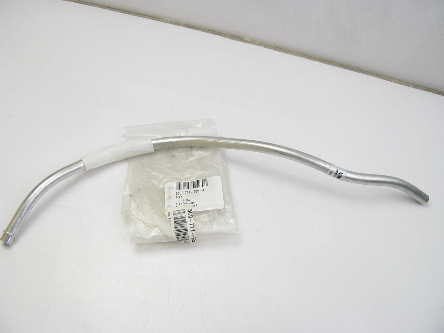 New Genuine OEM Emissions Vent Tube For Volkswagen Passat 2002-05 5C0711952A