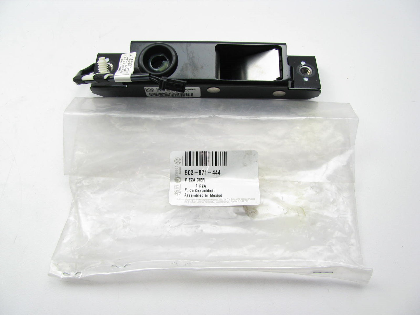 New Right Convertible Top Retainer Plate OEM - 2013-2017 VW Beetle 5C3871444