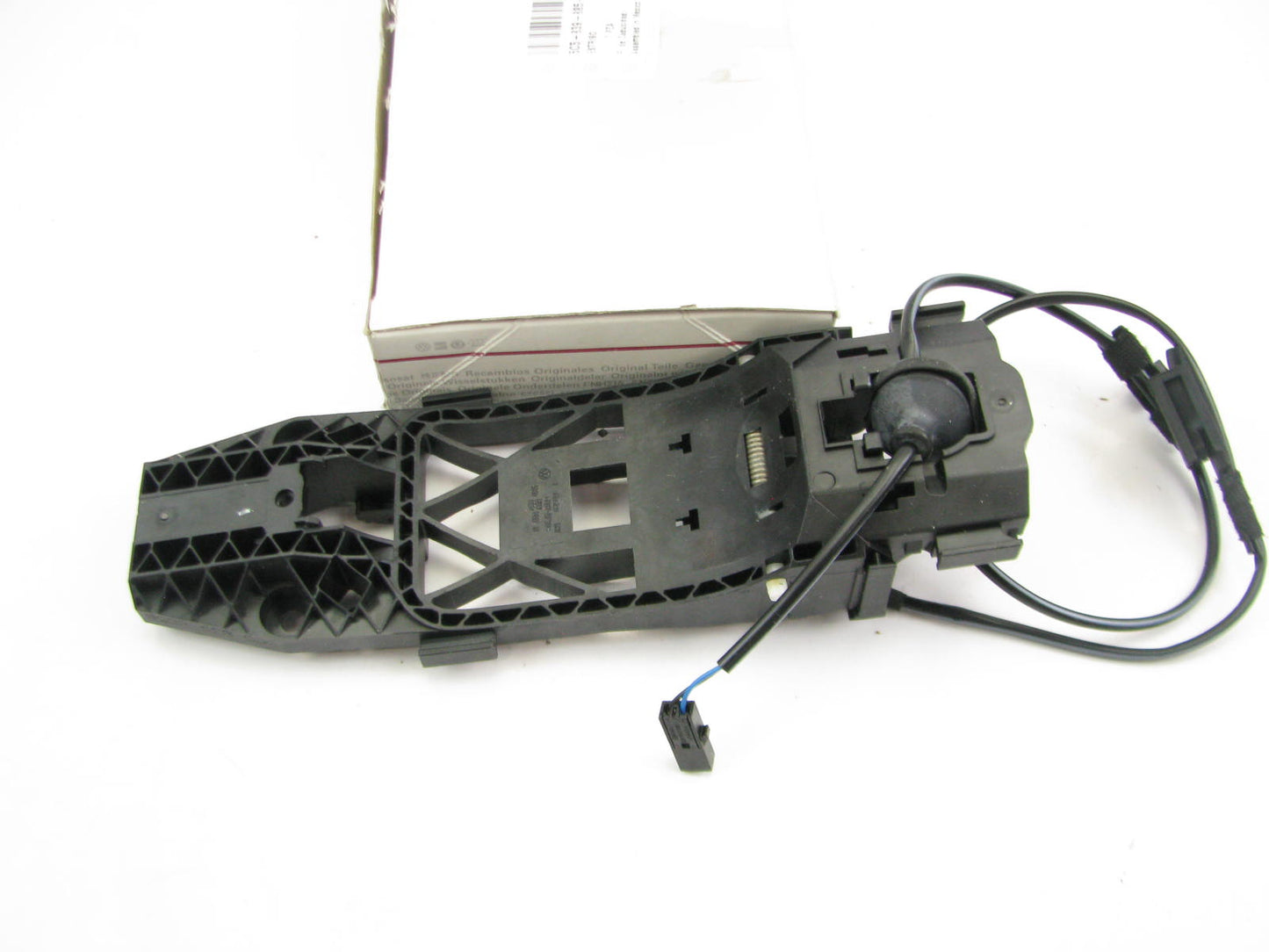 NEW - OEM VW Audi 5C5839885B Front RIght Outside Door Handle Base 2012 Beetle