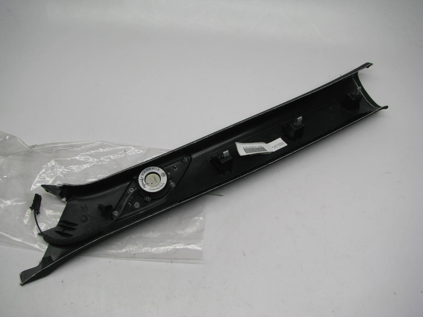 NEW OEM Front Right Upper Pillar Trim W/ Speaker 5C6867234BCE6 11-13 VW Jetta