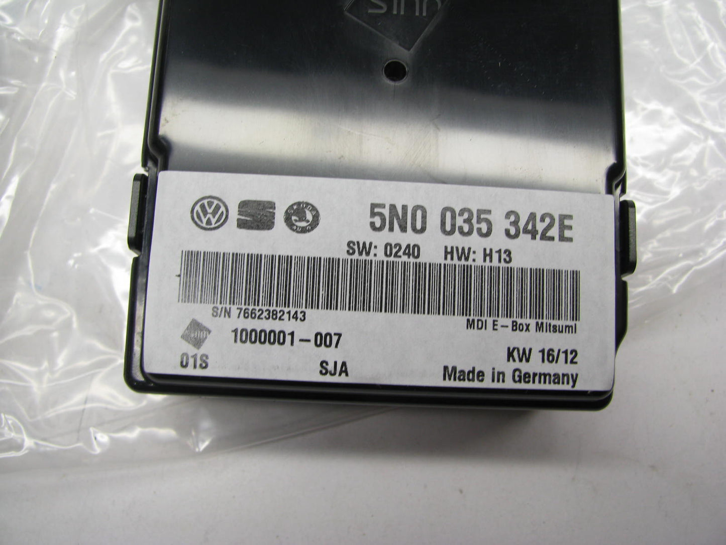 NEW - OEM 5N0035342E Rear Multi Media Module For 2012-2021 VW Passat