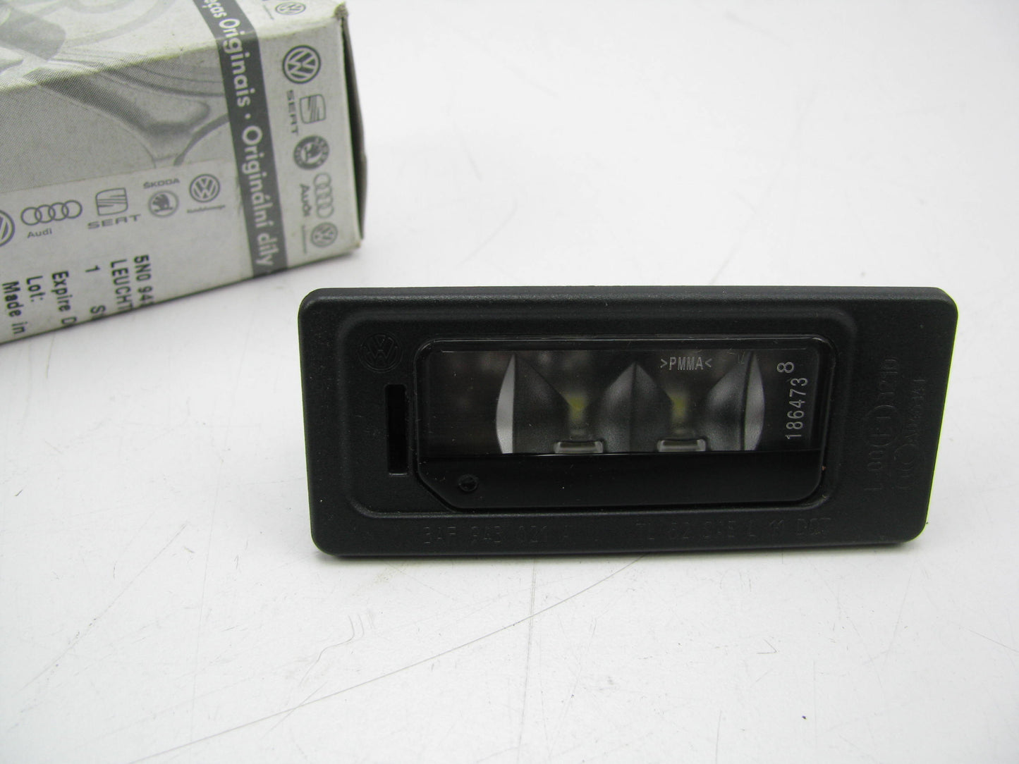 NEW GENUINE OEM Vw Audi 5N0943021A License Plate Light Lamp