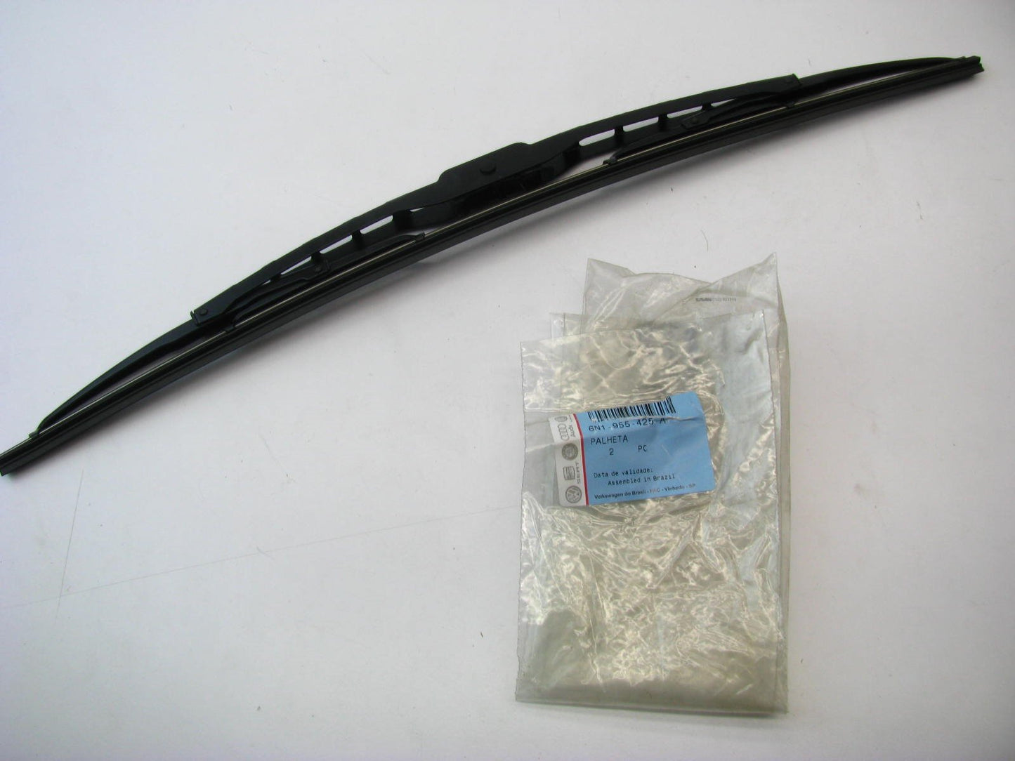 New OEM Right Passenger Side Windshield Wiper Blade For 99-12 Golf, Jetta