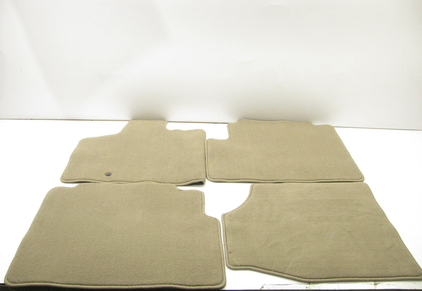 NEW 4-PC Tan Floor Mat Set 7B0-863-011-D-HL5 Genuine OEM For 2009-2011 VW Routan