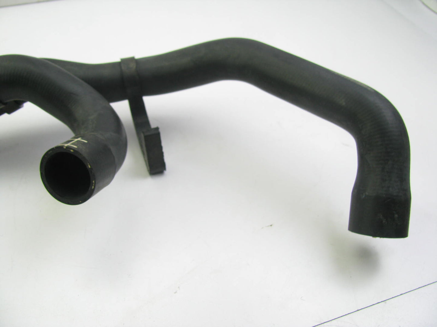 NEW - OEM VW Audi 7L0-122-101-J Upper Radiator Coolant Hose 2007-08 Touareg 3.6L