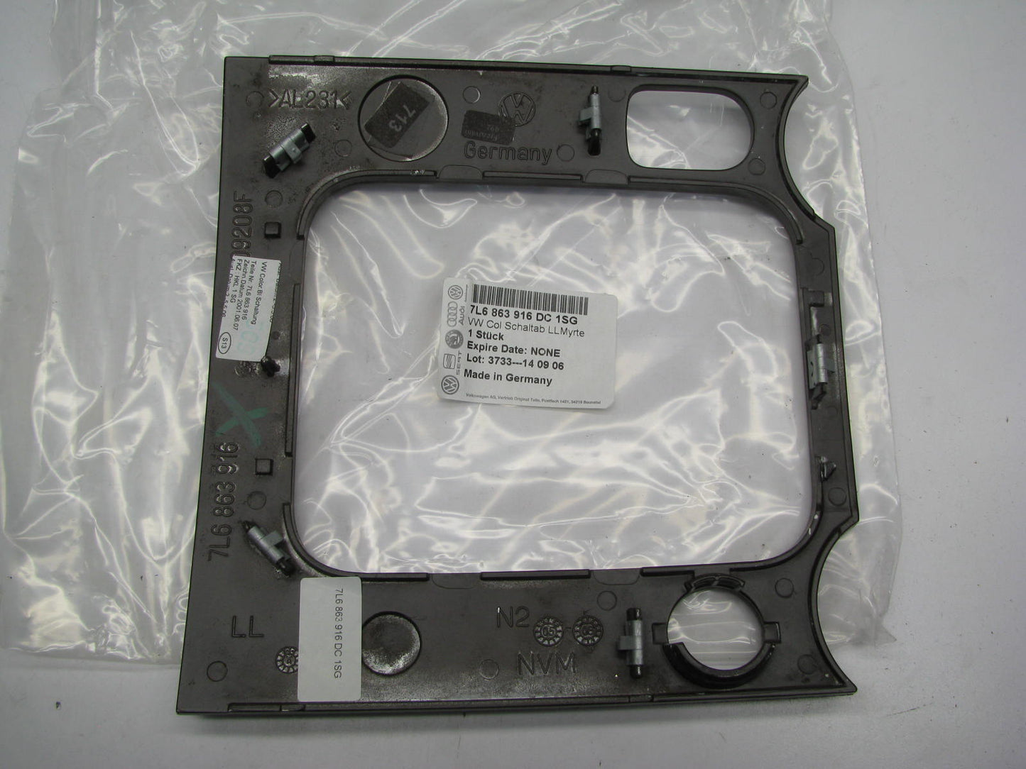 NEW Center Console Trim Plate 7L6863916DC-1SG Genuine OEM FOR VW Toureg 2004-08