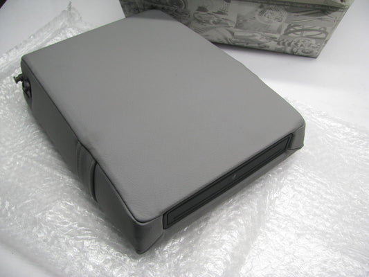 NEW OEM Rear Seat Armrest 7L6885875BK-6P3 Genuine OEM For 2005-2010 VW Touareg