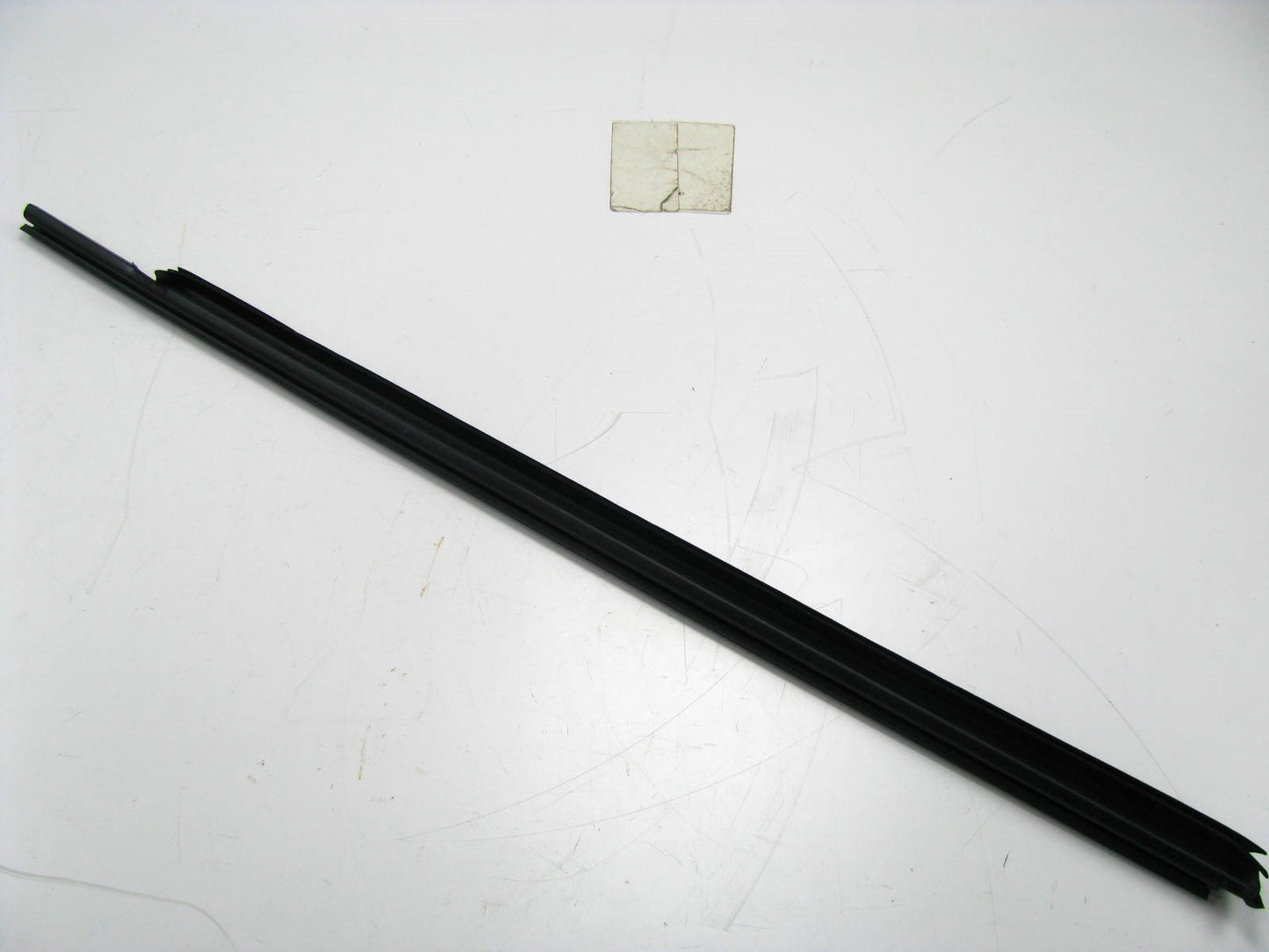 Front Right Side Door Window Belt Weatherstrip OEM VW 7P0837472B