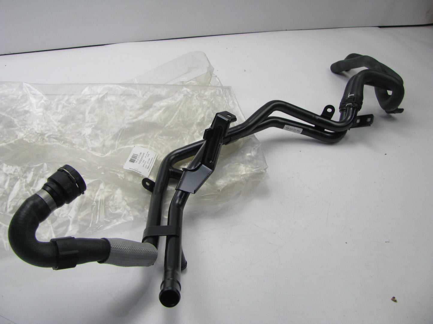 NEW OEM VW 7P6121070BM Water Supply Coolant Hose For 10-18 VW Passat DIESEL 3.0L