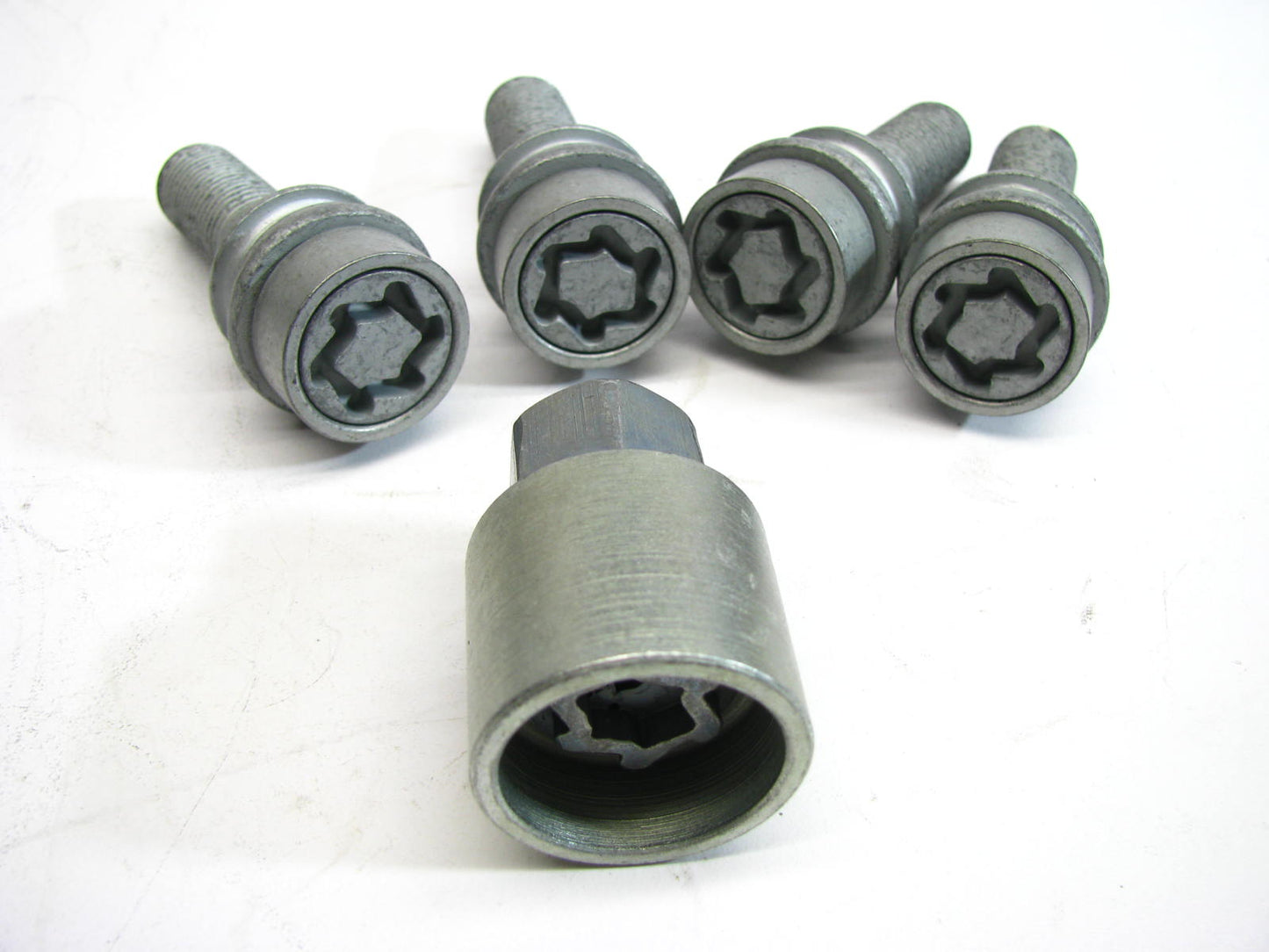 NEW - OEM VW Audi 7P6698137A Wheel Lock Kit For 2004-2017 Touareg