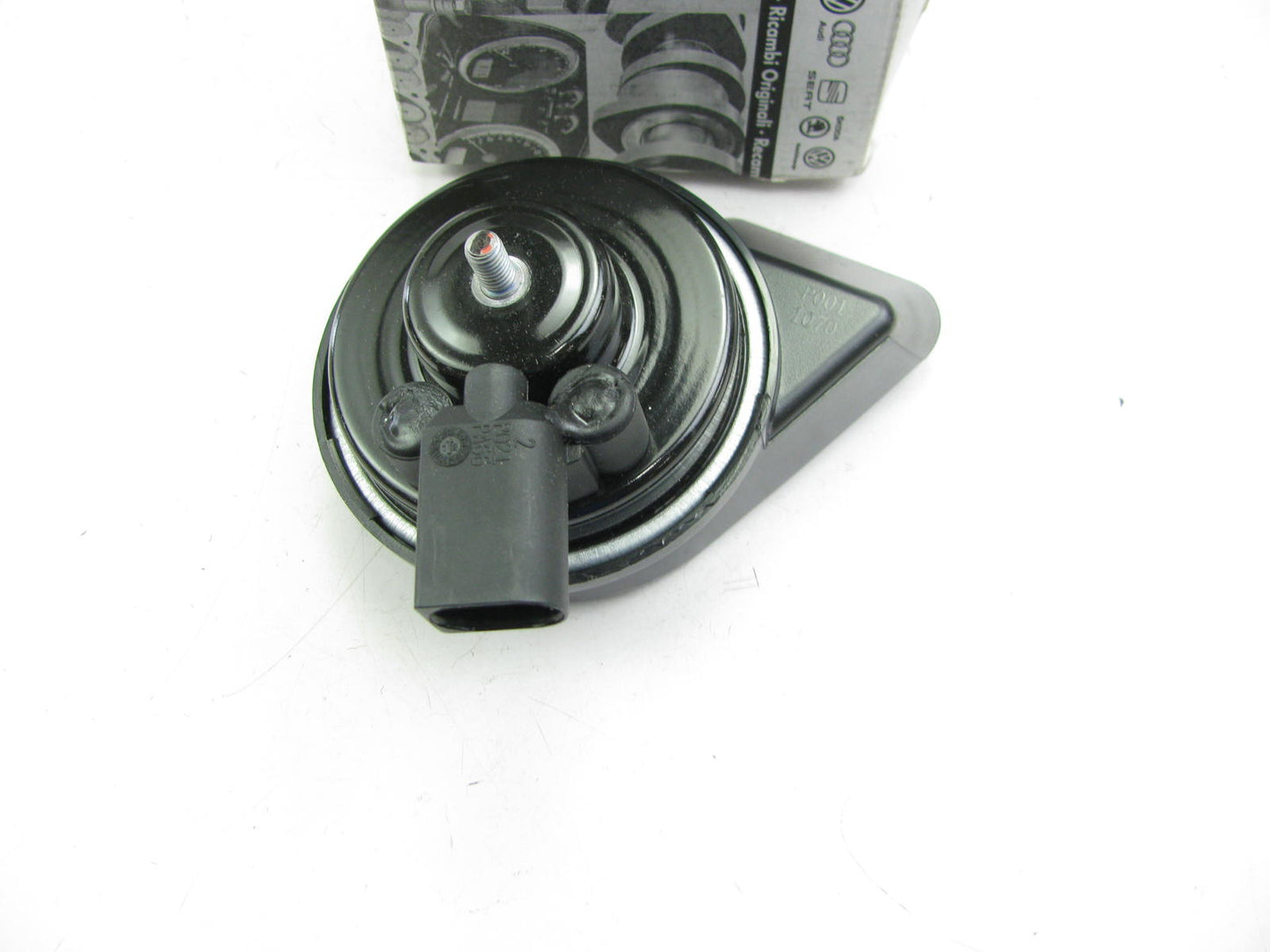 NEW - OEM VW Audi 7P6951221B Low Note Horn