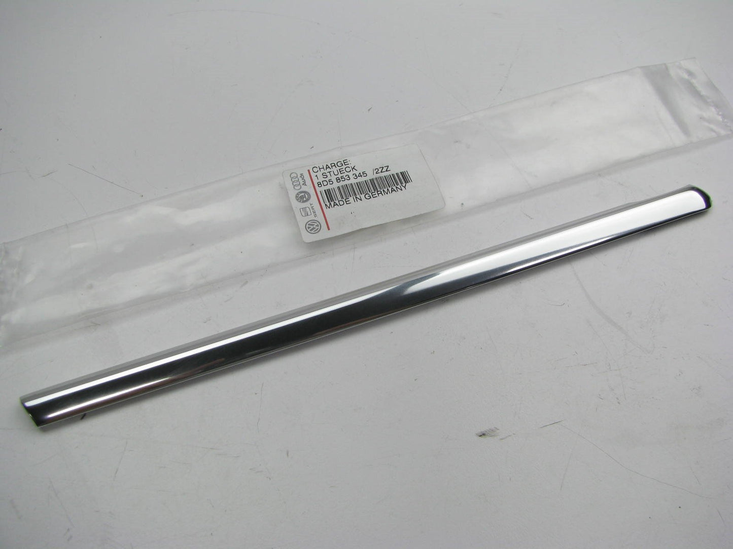 NEW GENUINE Left Drivers Side Rear Quarter Window Lower Moulding 98-01 Audi A4