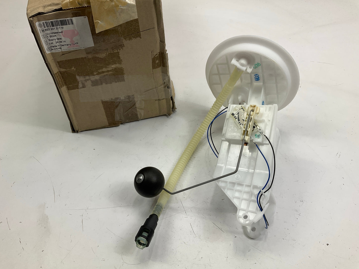NEW Audi 8E0201317M Fuel Level Sender OEM Audi A4/S4/Avant/Quattro 8E