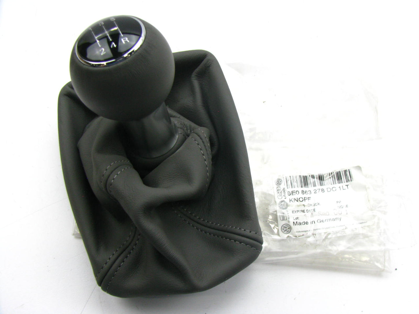 NEW GENUINE OEM Vw Audi 8E0863278DC1LT 5-Speed Manual Trans Shifter Boot W/ Knob