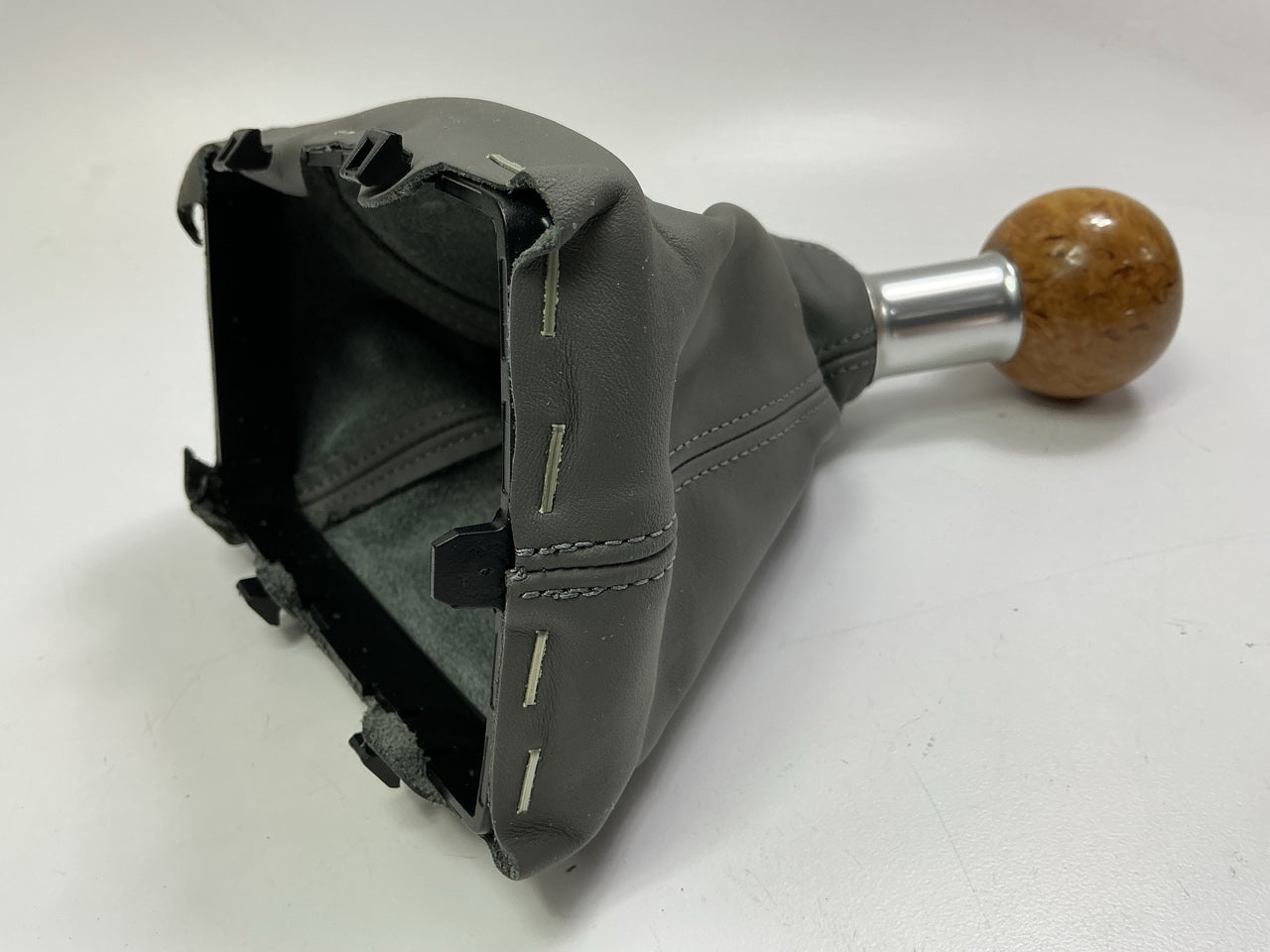 NEW - OEM VW Audi 8E0863278EB1YA 6-speed Manual Transmission Shift Boot & Knob