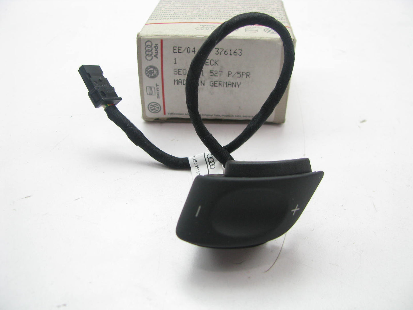 NEW - OEM VW Audi 8E0951527P5PR Steering Volume Switch - Right
