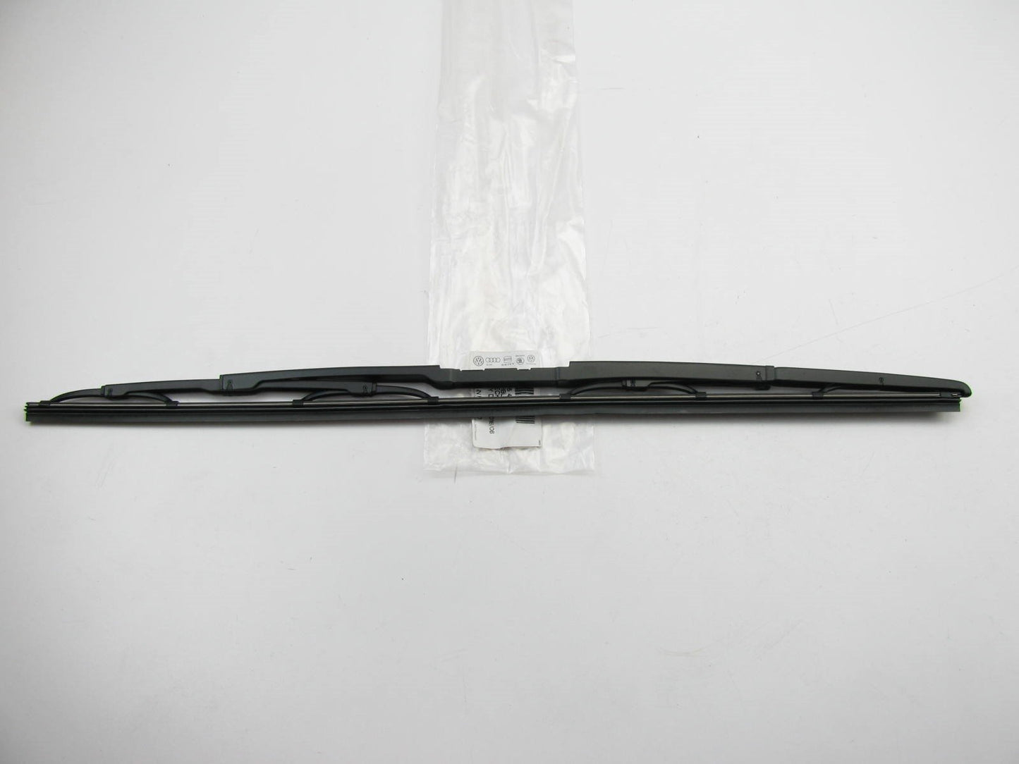 NEW GENUINE OEM Audi 8E1955425A Windshield Wiper Blade - Left Drivers Side 550mm