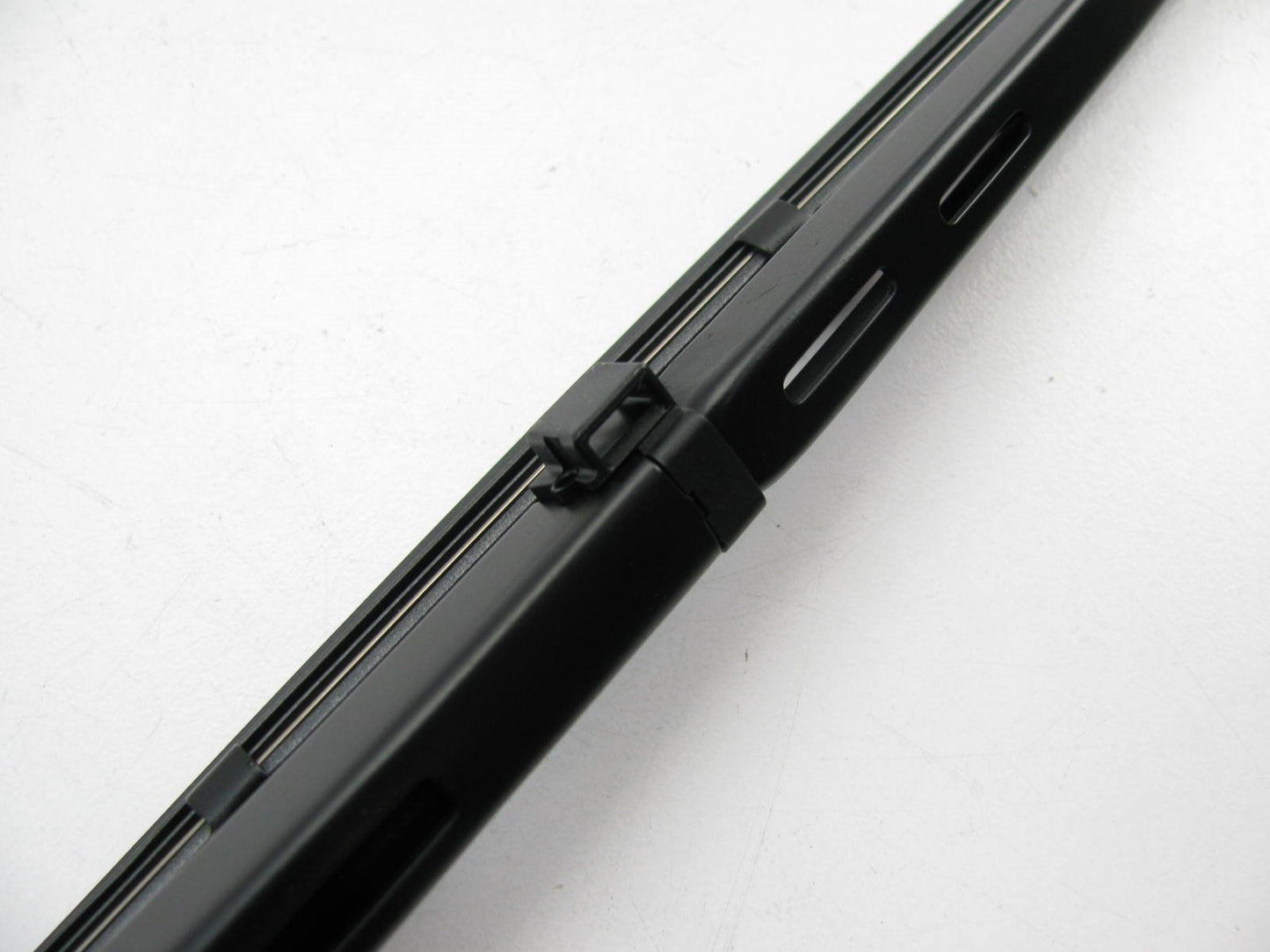 NEW GENUINE OEM Audi 8E1955425A Windshield Wiper Blade - Left Drivers Side 550mm