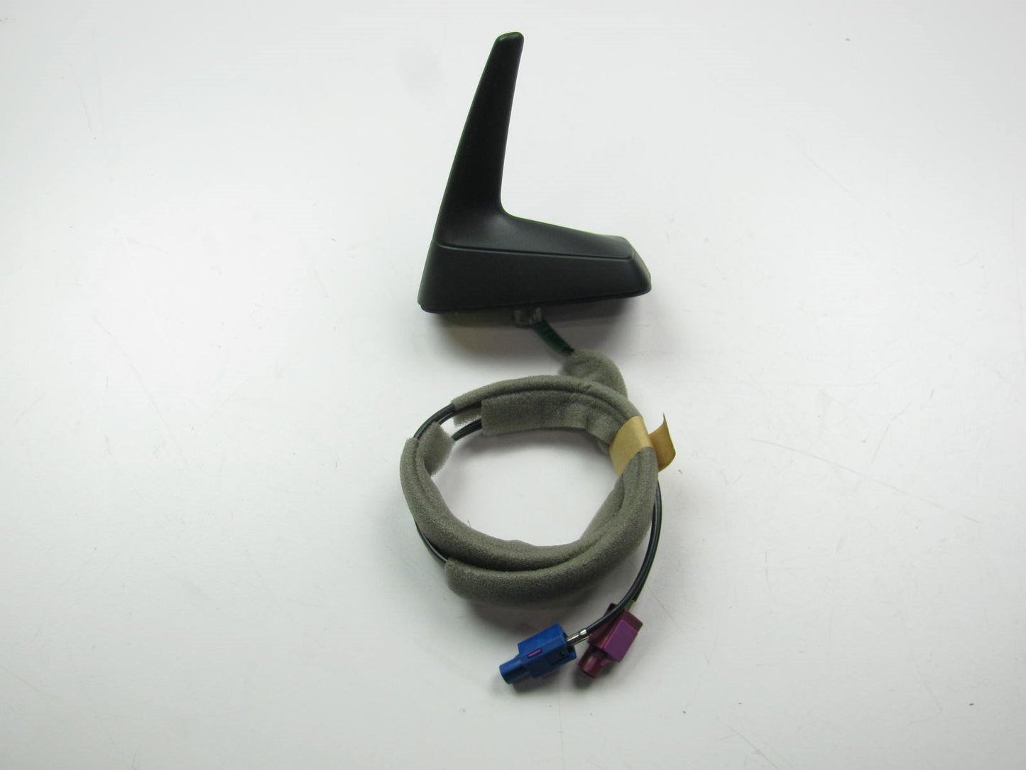 NEW - OEM GENUINE Roof Antenna With Telematics For Audi A4 02-05 S4 Avant 02-05