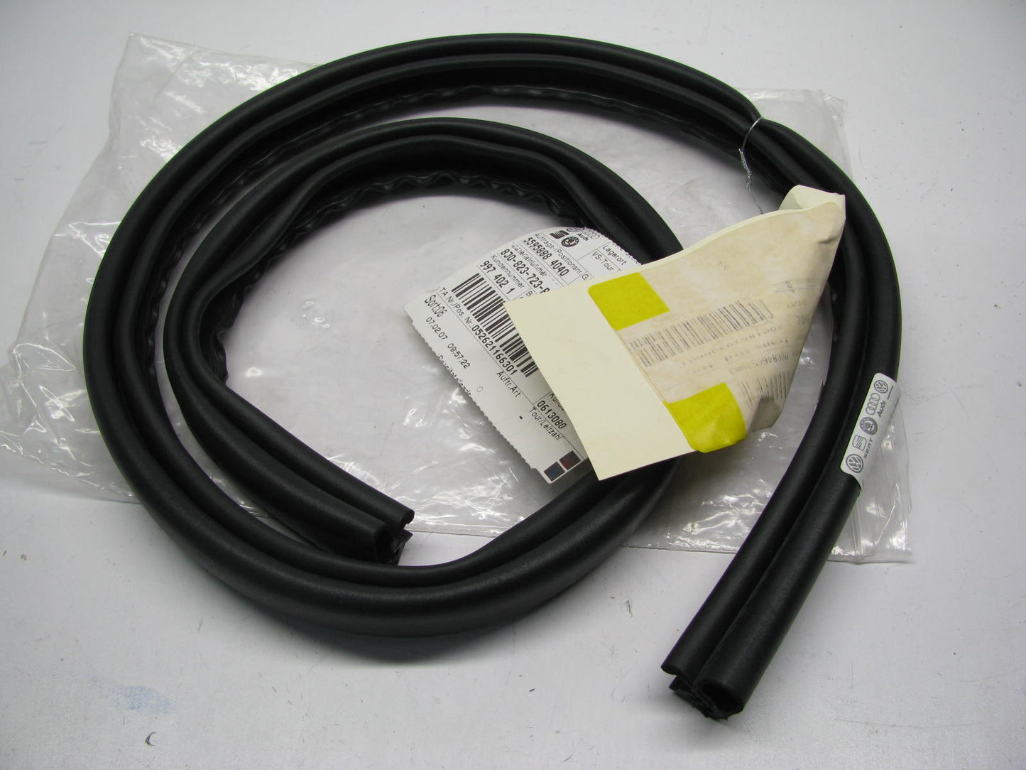 NEW - OEM 8J0823723B Rear Hood Seal For 2008-2015 Audi TT