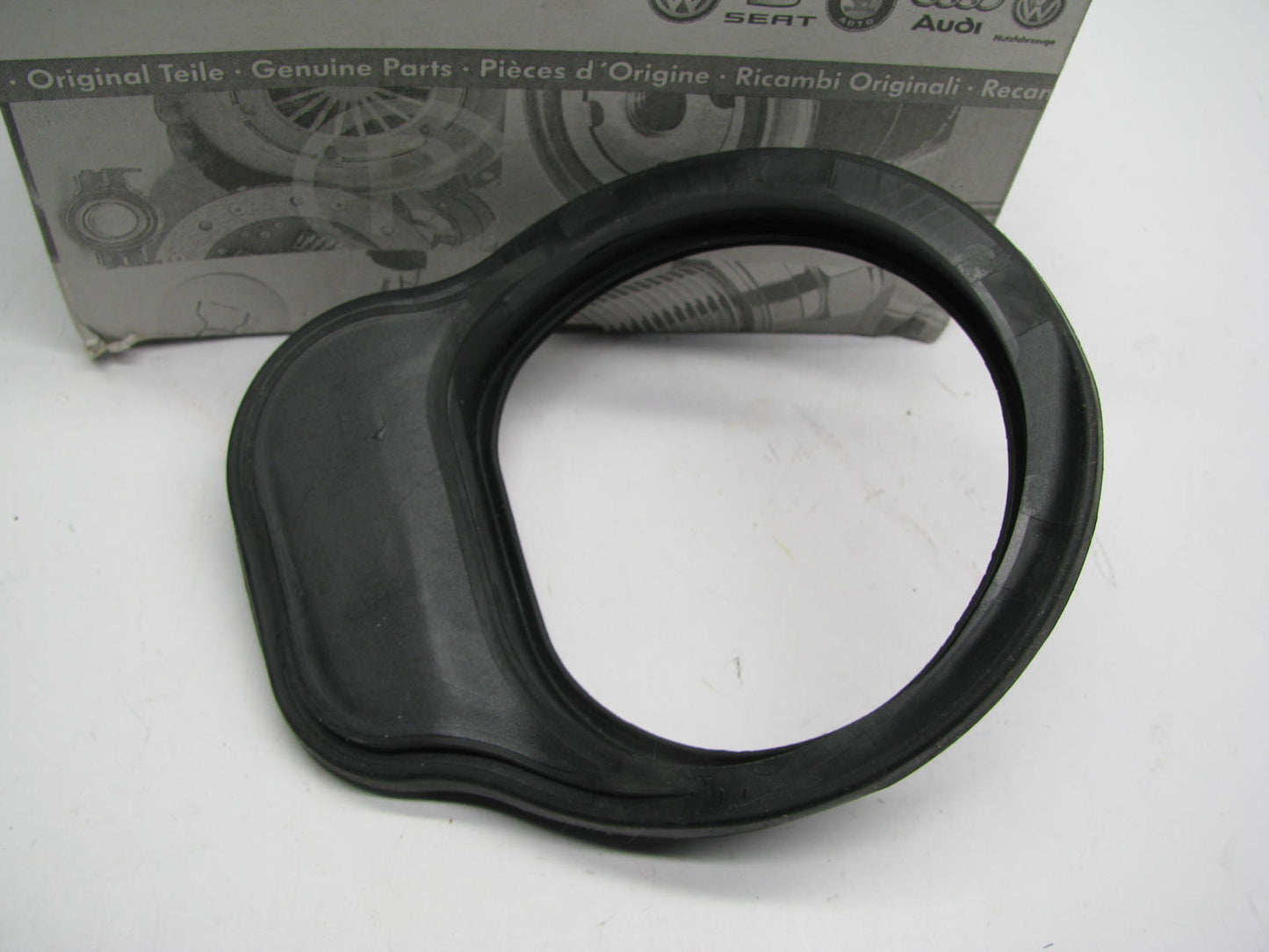 NEW GENUINE VW Audi 8T0809933B Fuel Tank Cap Retainer OEM For 13-15 Audi RS5