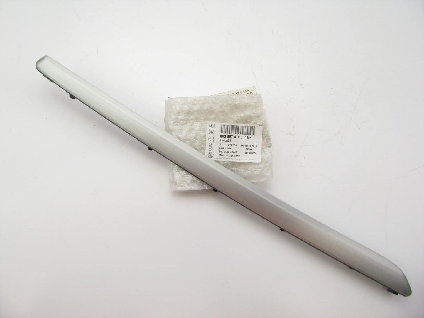 NEW - OEM VW Audi 8V3867410J1NK Right Door Trim Molding 15-17 Audi A3 / Quattro
