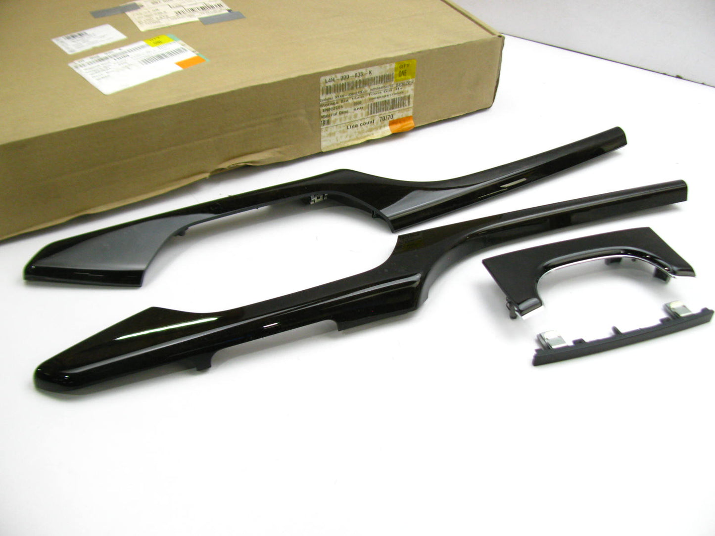 NEW - OEM VW Audi L4H000035K Center Console Trim Kit For 2014-2016 A8 Quattro
