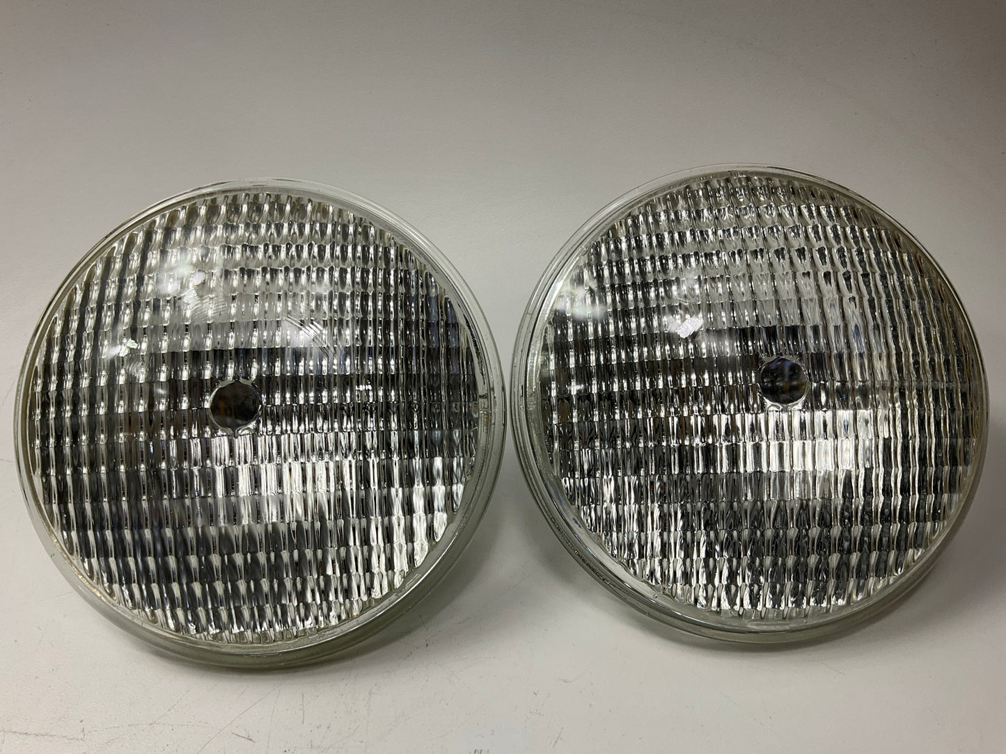 (2) Wagner 4413 Sealed Beam Headlamp Headlight Bulb PAR46 5-3/4'' 12V 35W