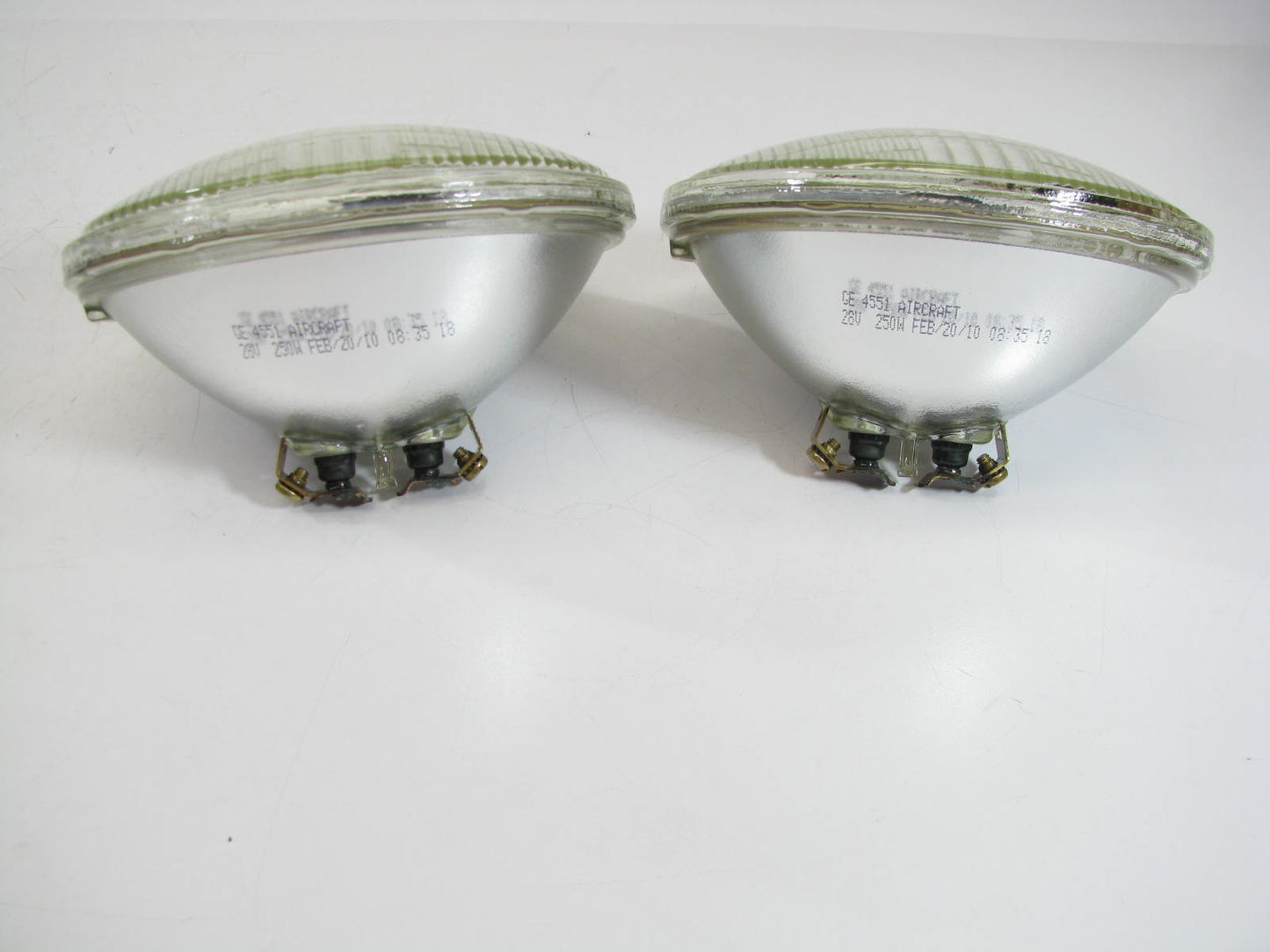 (2) Wagner 4551 Sealed Beam Aviation Taxiing Lamp Light Bulb 28V PAR46 250 Watt