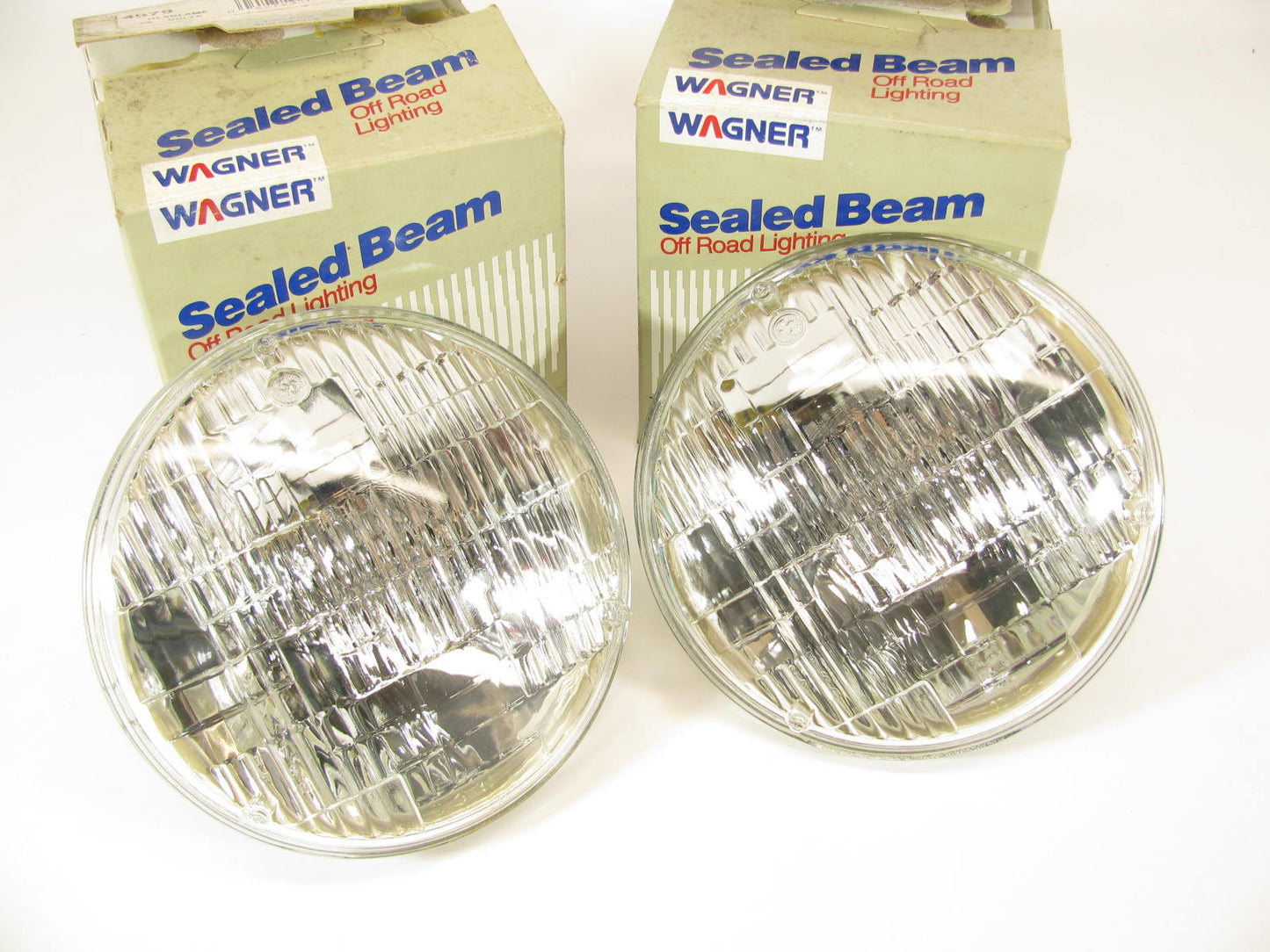 (2) Wagner 4579 Sealed Beam Headlamp Headlight Bulbs 28V 80W PAIR