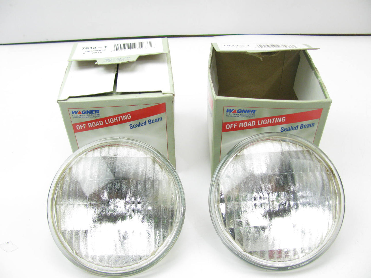 2 Wagner 7613 4.5'' 6 Volt 8 Watt CLEAR Emergency Sealed Beam Light Lamp Bulbs 6V