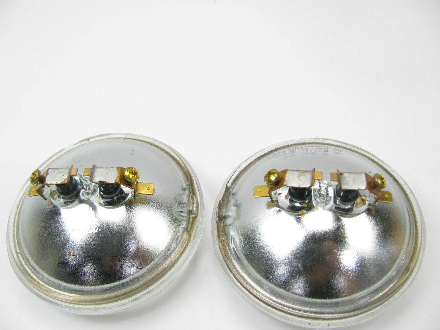 2 Wagner 7613 4.5'' 6 Volt 8 Watt CLEAR Emergency Sealed Beam Light Lamp Bulbs 6V