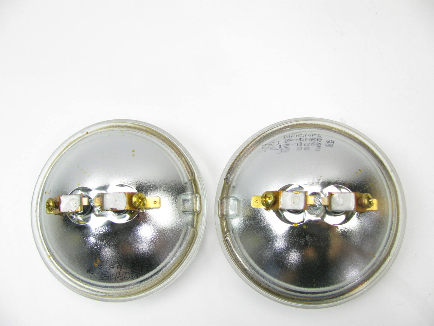 2 Wagner 7613 4.5'' 6 Volt 8 Watt CLEAR Emergency Sealed Beam Light Lamp Bulbs 6V