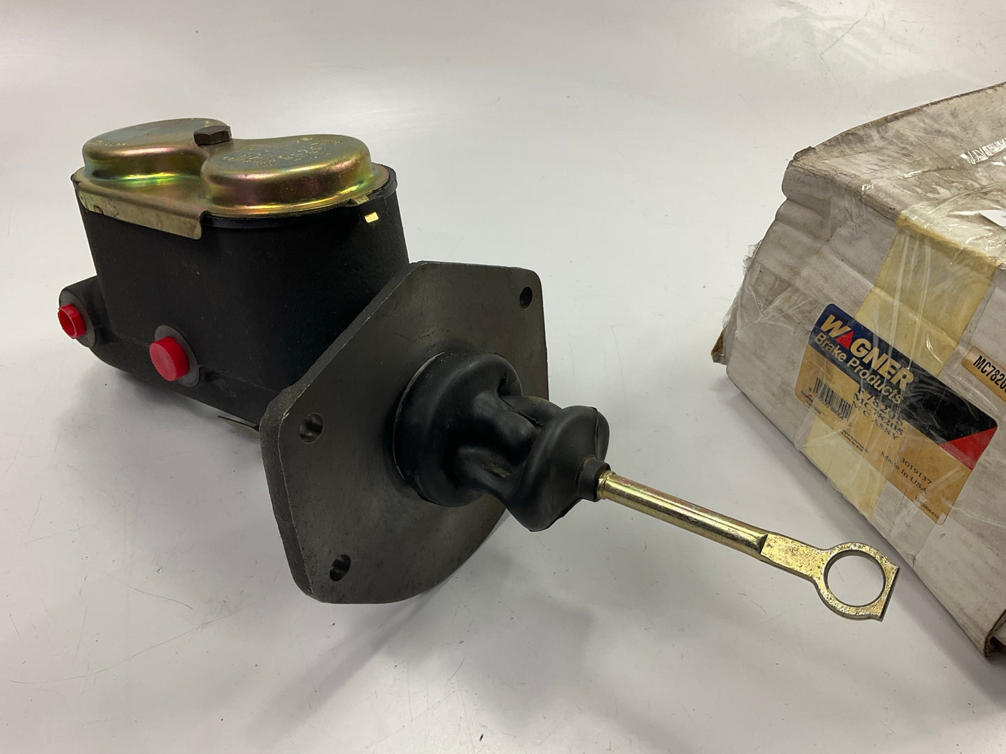 Wagner F78205 Brake Master Cylinder 1980-19883 Ford C600, C700, C800