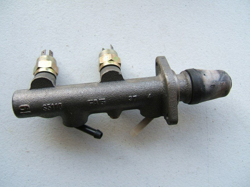 Wagner F96382 Brake Master Cylinder - 1971-1979 VW Super Beetle