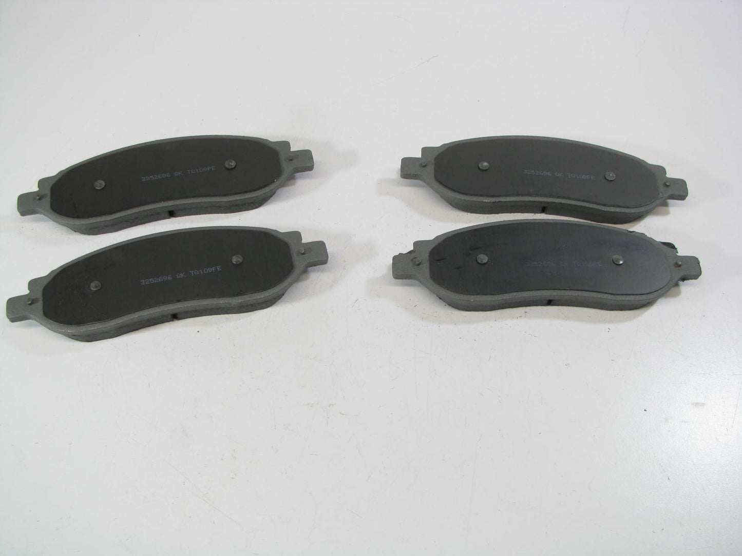 Wagner MX1068 Rear Semi-Metallic Disc Brake Pads 2005-2007 Ford F-250 F-350