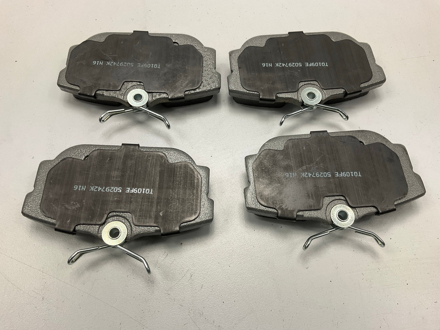 Wagner MX877A Rear Disc Brake Pads For 00-03 Volkswagen Eurovan MISSING HARDWARE
