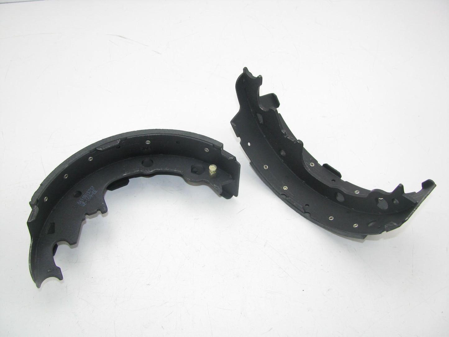 Wagner Z538R Rear Drum Brake Shoes - 9'' X 2-1/2''