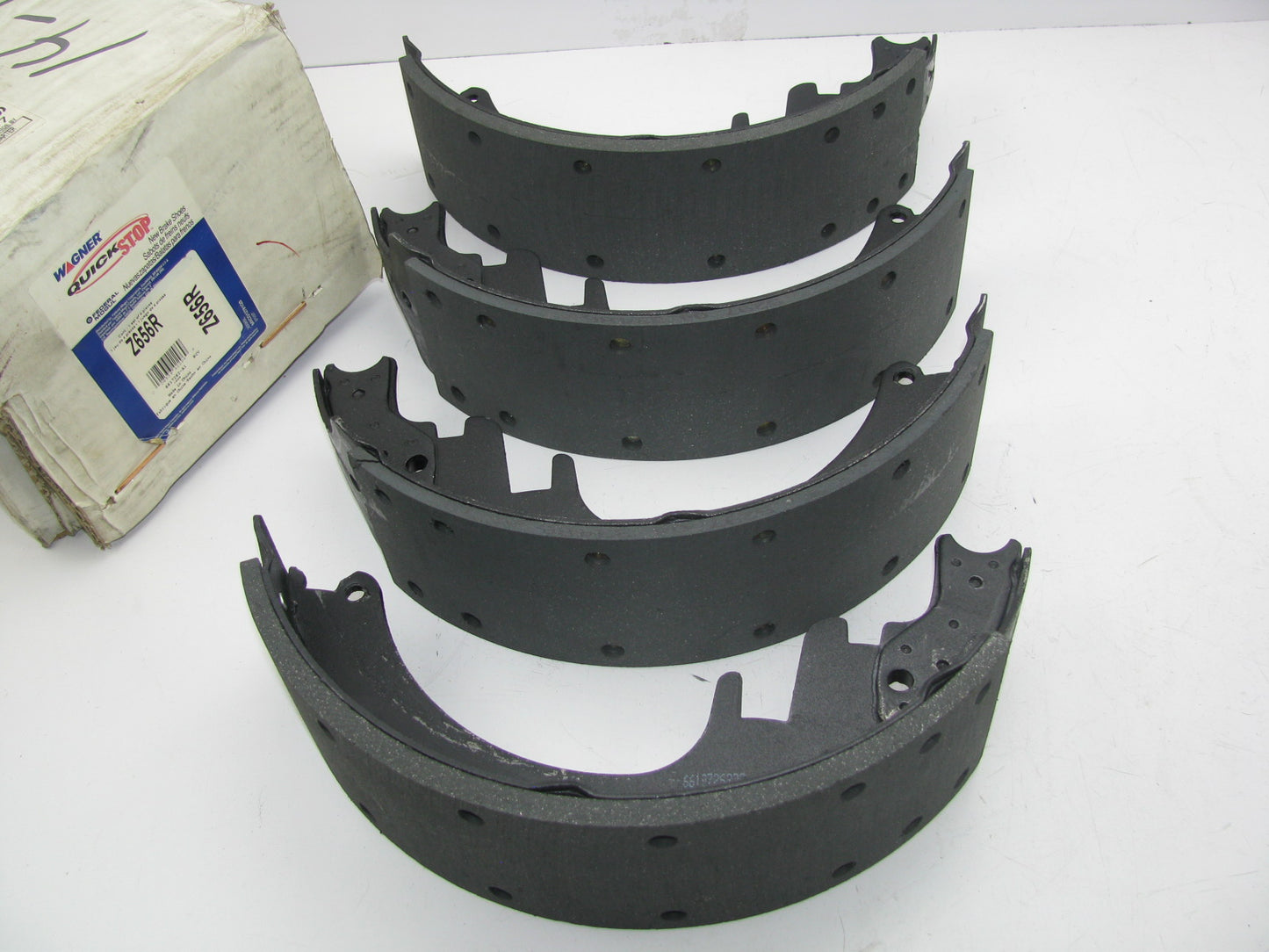 Wagner Z656R Rear Drum Brake Shoes - 13'' X 3-1/2''