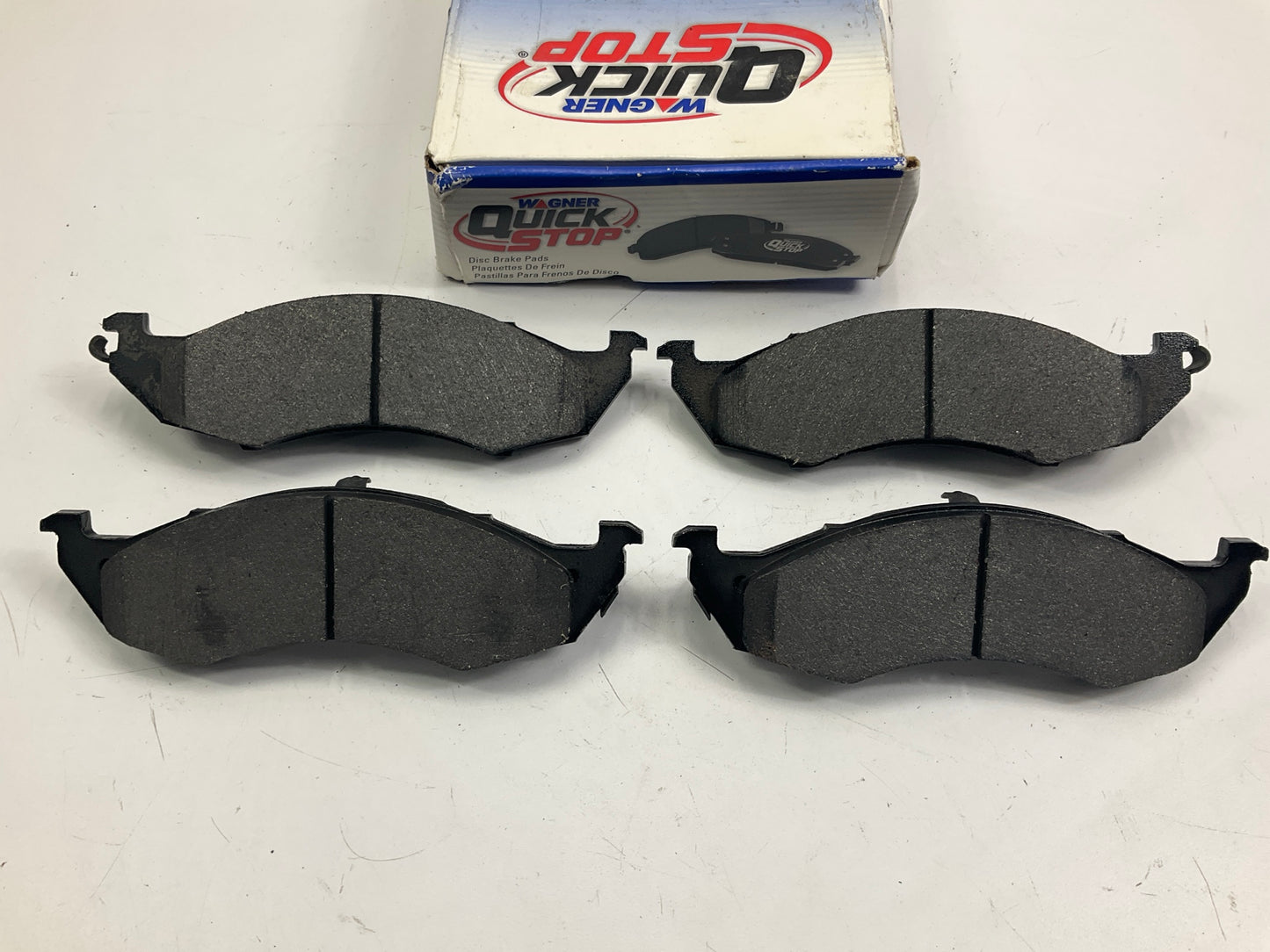 MISSING BUSHINGS - Wagner ZX576 Front Semi-Metallic Disc Brake Pads