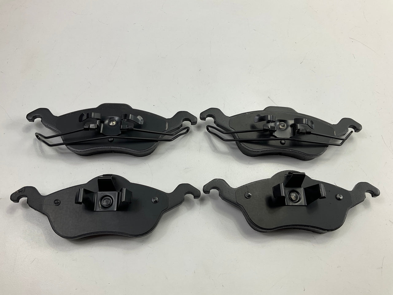 Wagner ZX816 Front Emi-Metallic Disc Brake Pads For 2000-2004 Ford Focus